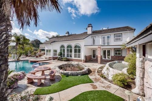 Luxury Hill Villa with Spectacular View — 4-Star Luxury Hotel in Anaheim, United States
