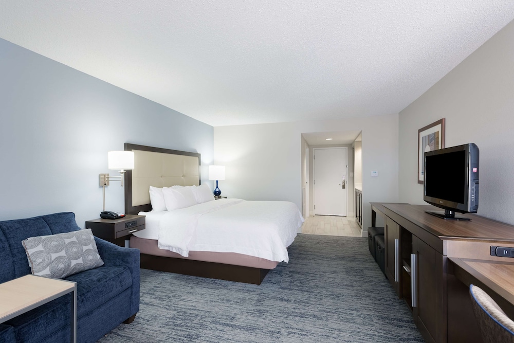 Hampton Inn Mount Airy - photo 6
