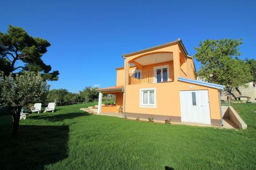 Charmantes Ferienhaus mit Meerblick 2 Fahrraeder Grill privater Balkon Waschmaschine in Porec, Croatia