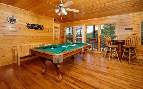 Boo Boos Den - last minute hotel in Sevierville