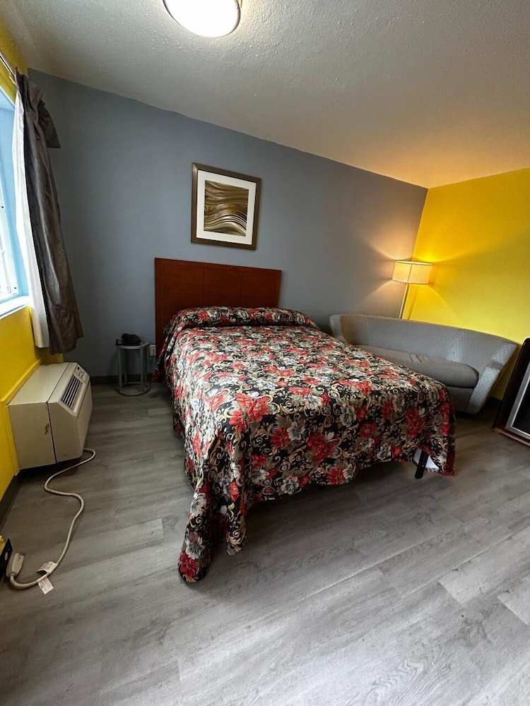 Travelers Inn by OYO Longview Kelso - photo 11