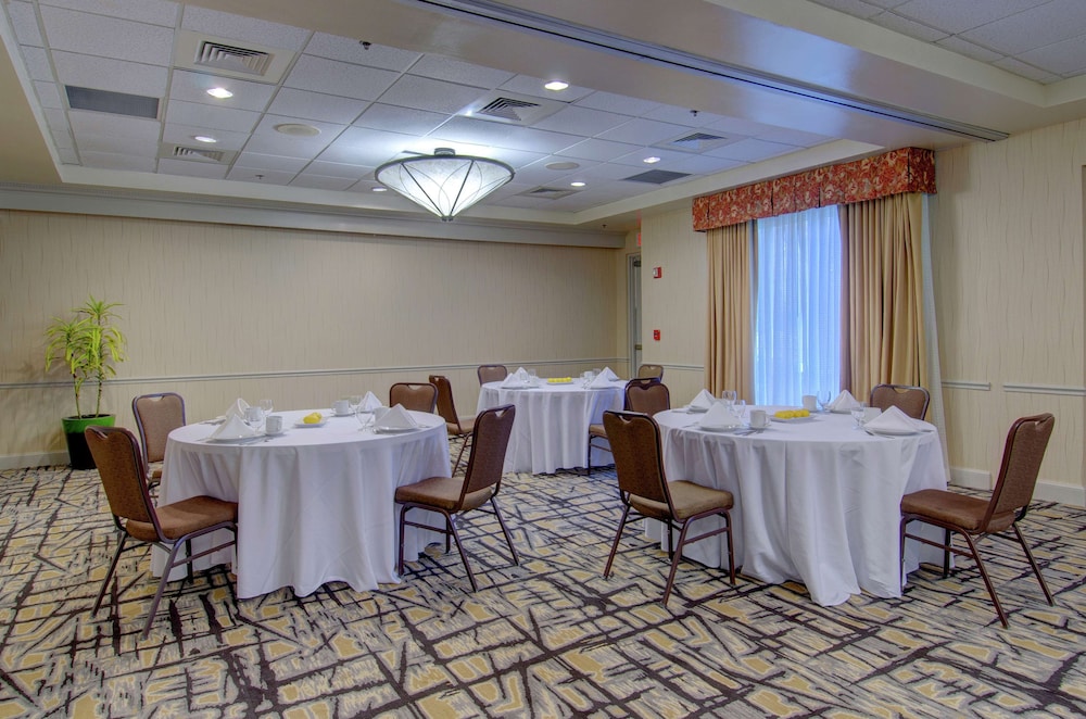 Hilton Garden Inn Norwalk - photo 57