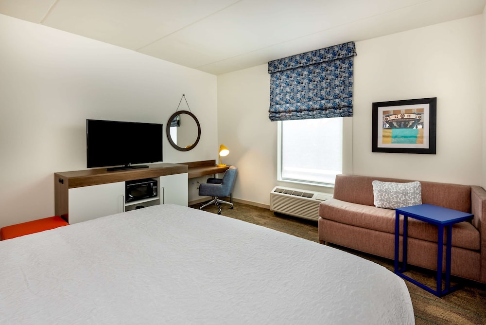 Hampton Inn Baltimore Bayview Campus - photo 13
