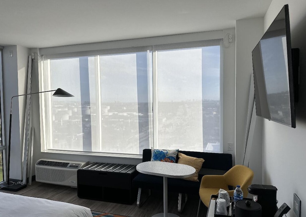 Aloft Fort Lauderdale Airport - photo 7