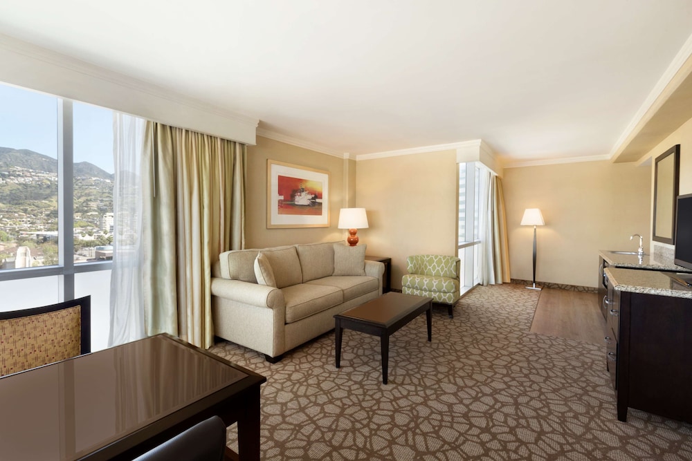 Embassy Suites Los Angeles Glendale - photo 14