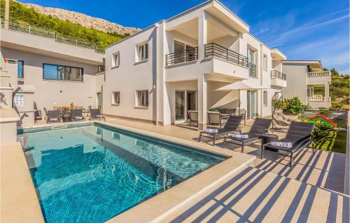 5 Bedroom Amazing Home In Jesenice — 4-Star Luxury Hotel in Jesenice, Croatia