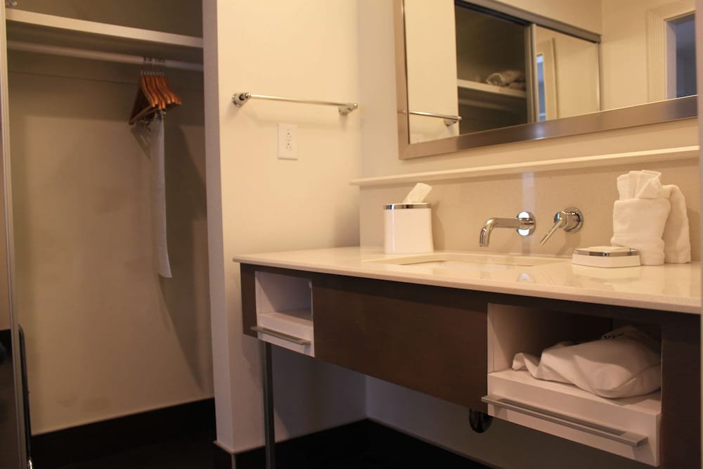 Hampton Inn Bainbridge - photo 18