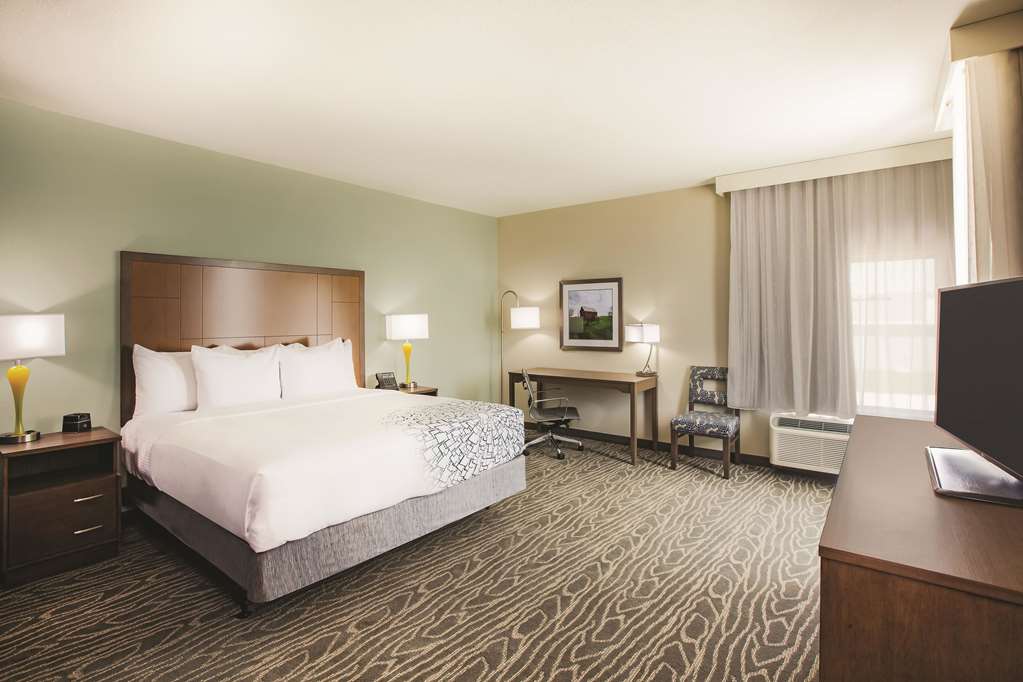 La Quinta Inn & Suites by Wyndham Wichita Northeast - photo 14