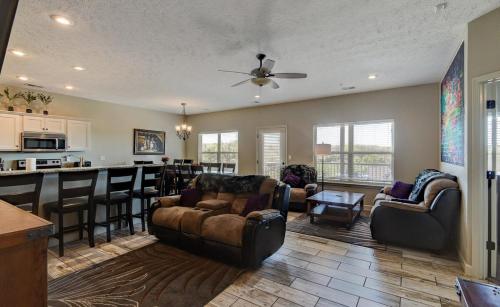 The LUX @ Stonebridge Close to SDC Resort Amenities - photo 16