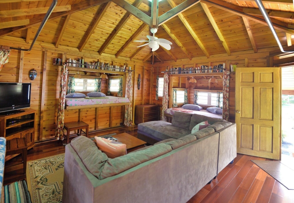 Fare Manu - carbon neutral hotel in Unknown City