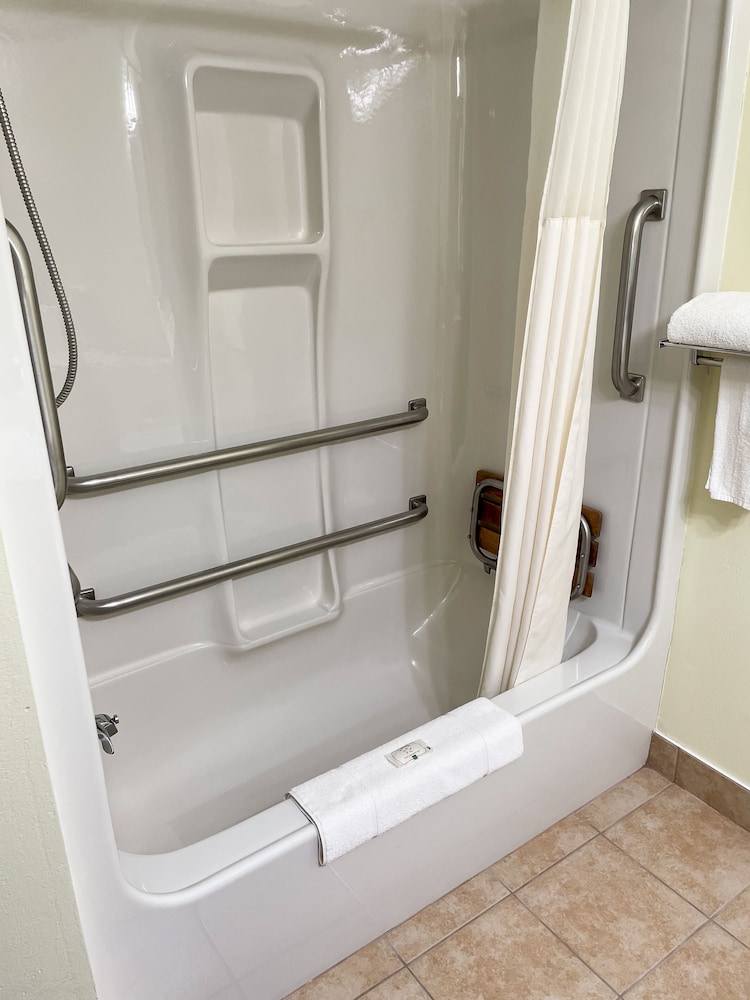 Hudson Inn & Suites - photo 29