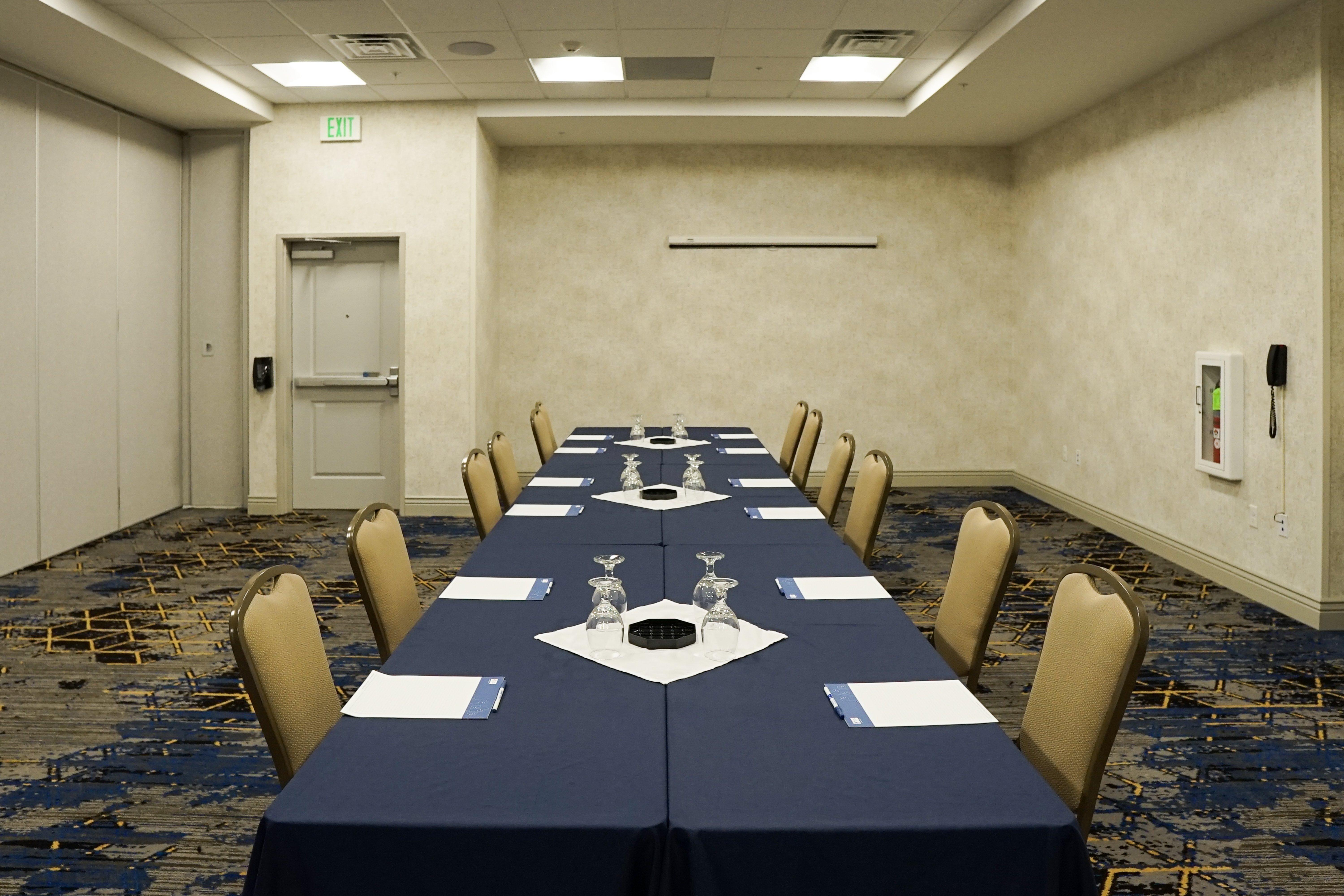 Holiday Inn Express & Suites Denver Aurora Medical Campus - photo 54
