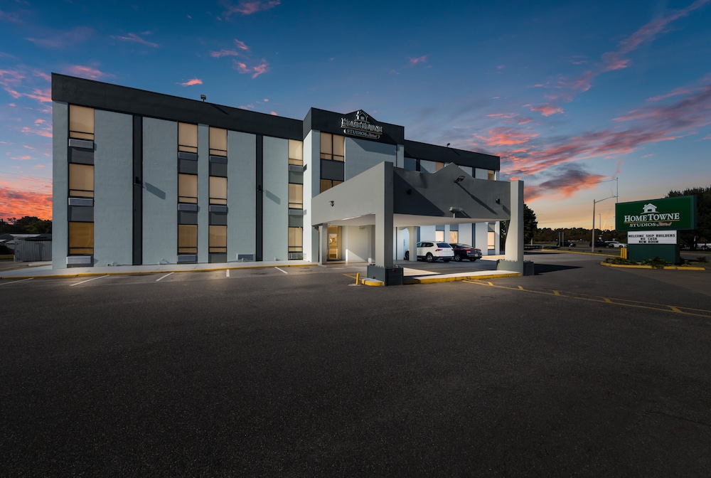 HomeTowne Studios By Red Roof Newport News Hampton West - photo 27