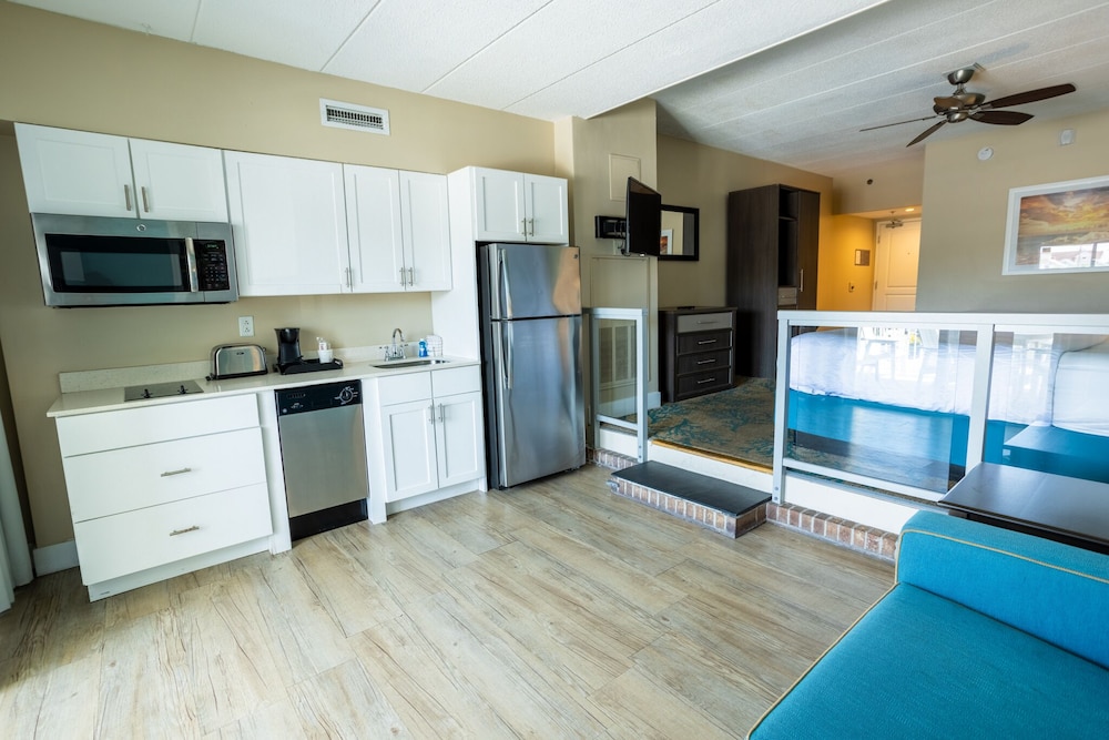 Commander Hotel & Suites - photo 28