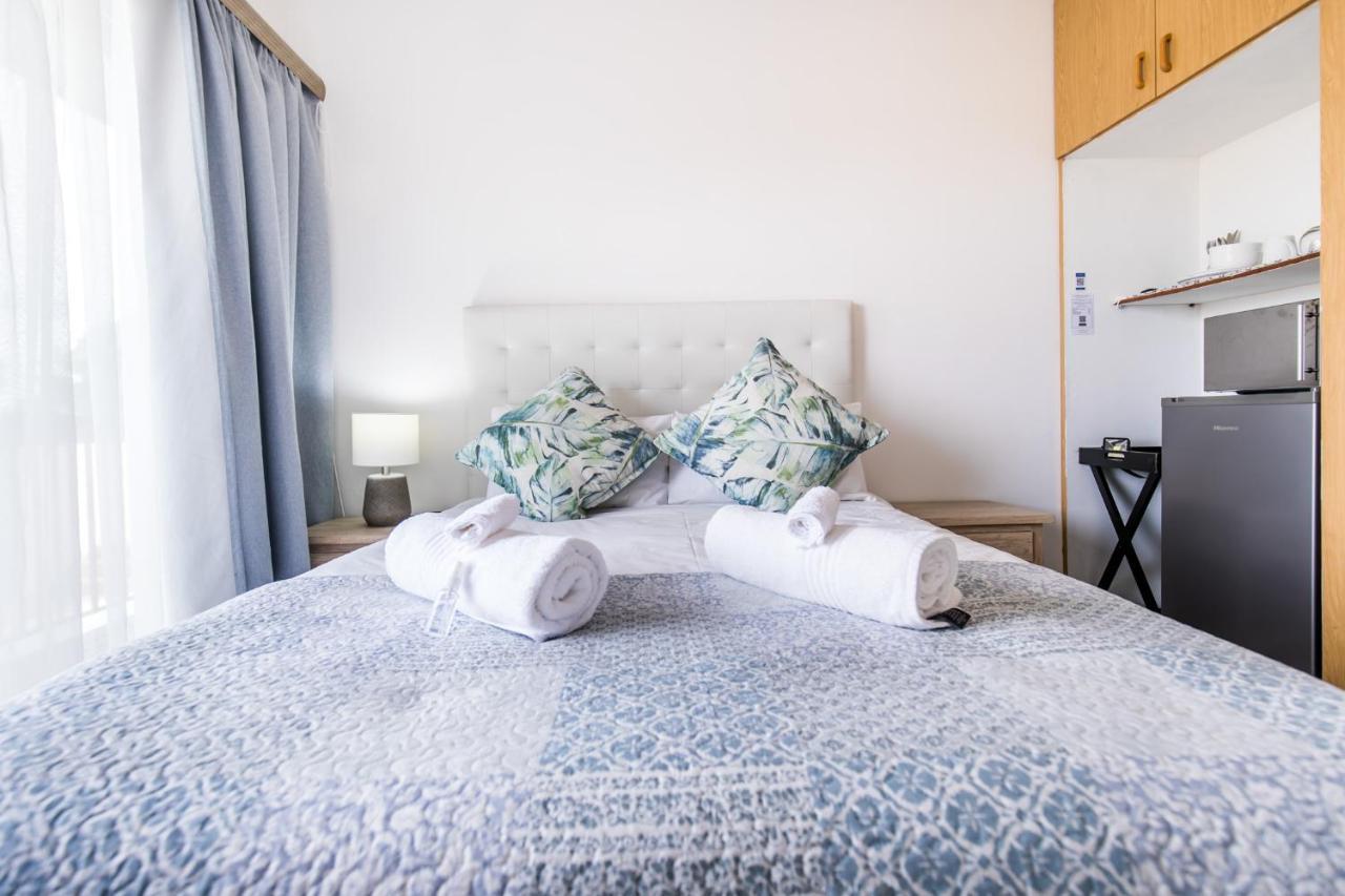 Cornerstone Guesthouse Alk Van Zyl