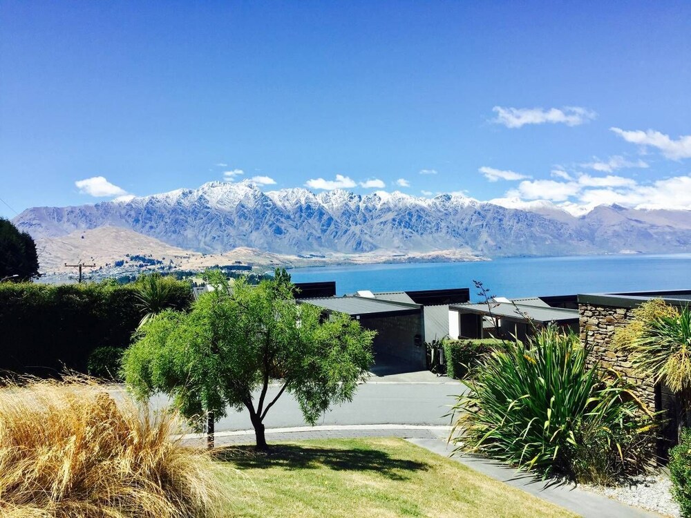 Distinctive Alpine Meadows — 4-Star Luxury Hotel in Queenstown, New Zealand
