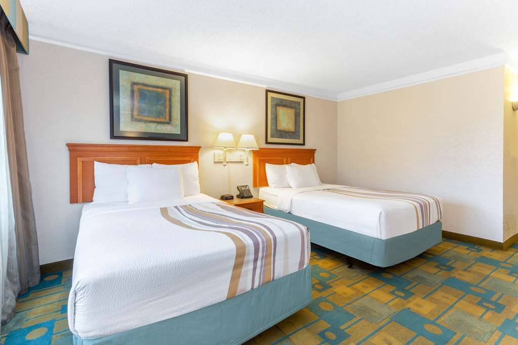 La Quinta Inn & Suites by Wyndham Redding - photo 22