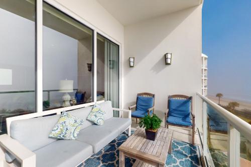 Diamond Beach Resort Seawall Stunner in Galveston, United States