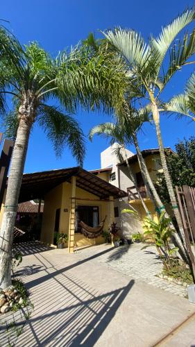 Amplo Sobrado Perto Da Praia in Florianopolis, Brasil