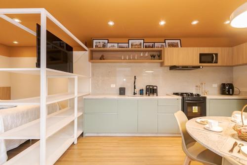 Studio Opera de Arame 01 Vaga em Estacionamento in Curitiba, Brasil