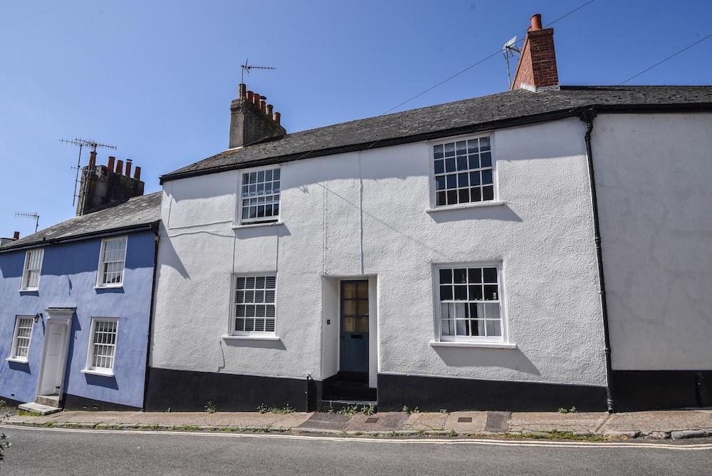 1 Dolphin Cottages in Lyme Regis, United Kingdom