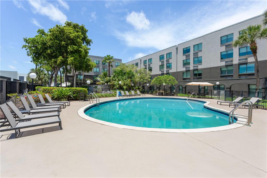 La Quinta Inn & Suites by Wyndham Ft Lauderdale Cypress Cr - photo 10