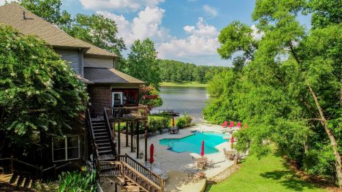 Bama Lakeside Retreat in Tuscaloosa, United States
