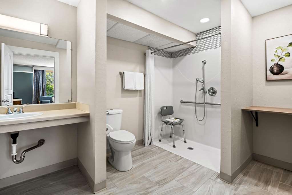 Days Inn by Wyndham Dubuque - photo 12