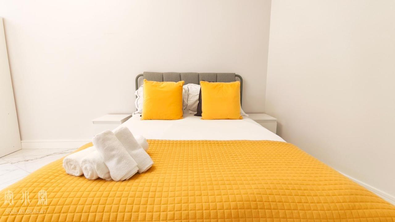 Spacious 2B2B Apartment with Garden — 4-Star Luxury Hotel in London, United Kingdom