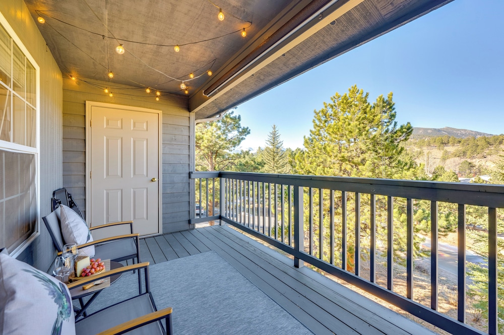 Walk to Downtown: Mountain view Estes Escape — 4-Star Luxury Hotel in Estes Park, United States