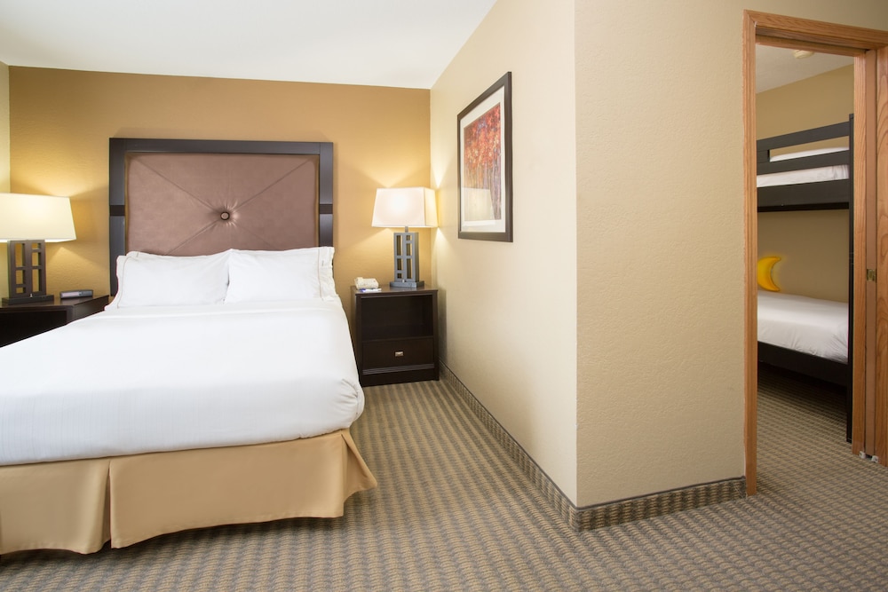 Holiday Inn Express & Suites Lexington by IHG - photo 7