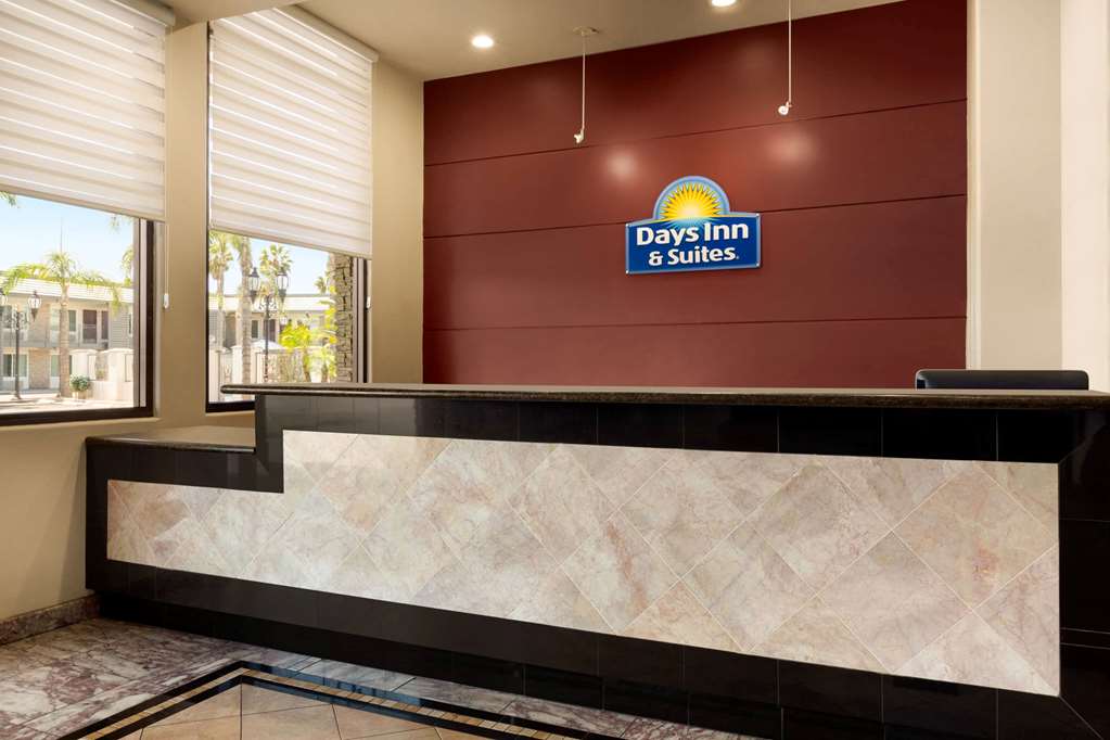 Days Inn & Suites by Wyndham Anaheim At Disneyland Park - photo 3