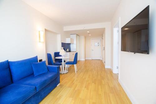 Sunny Apartment In Orbi C Block