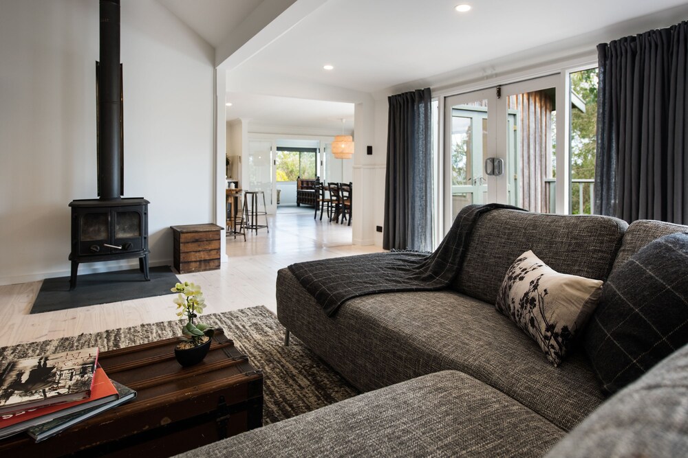 Cornish Hill House — 4-Star Luxury Hotel in Daylesford, Australia