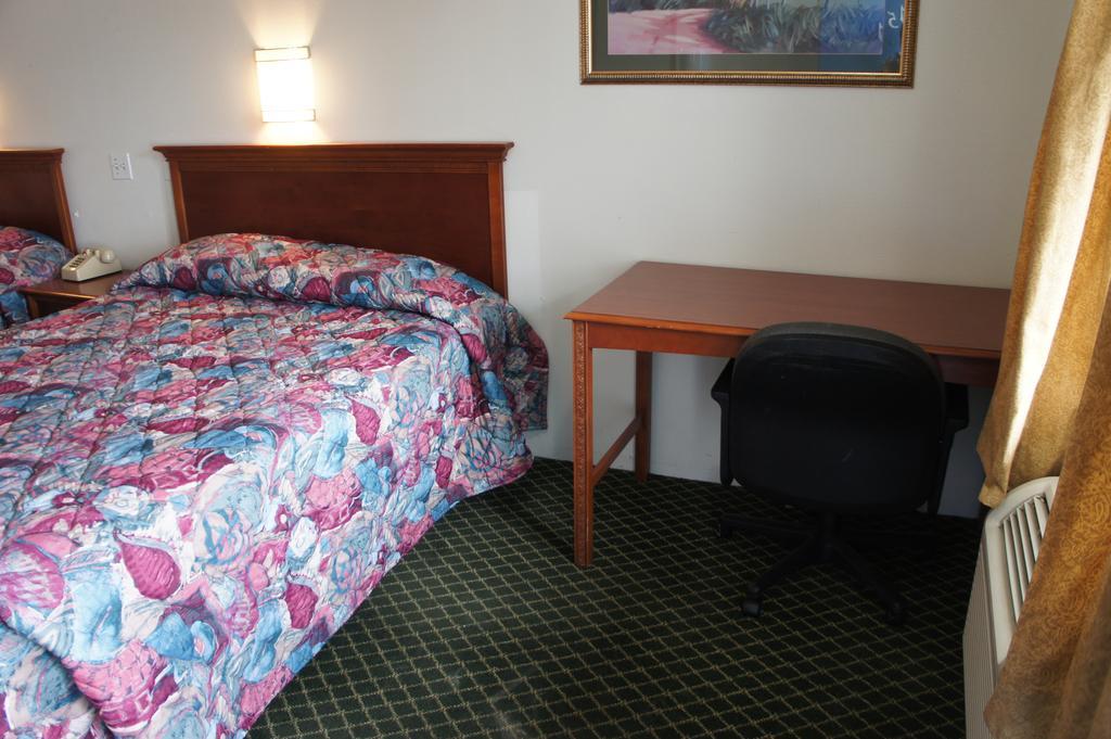 Best Interstate Inn - photo 10