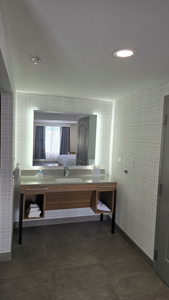 Hampton Inn & Suites Chicago Deer Park - photo 18
