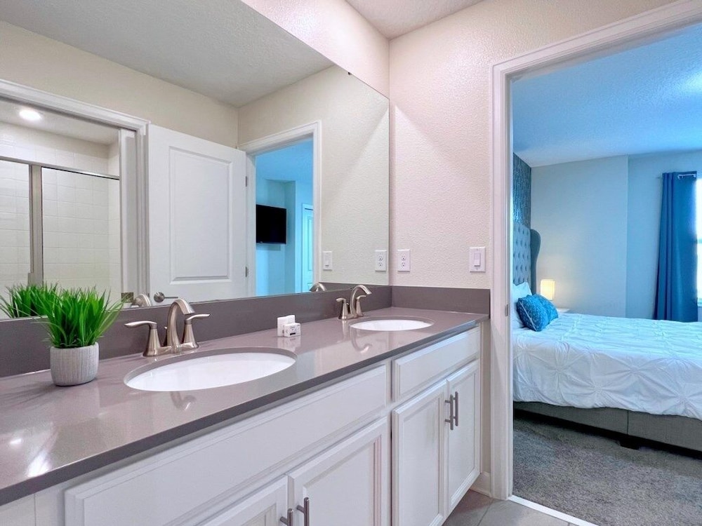 8 Bed Storey Lake Resort Huge Bedroom for Kids home - photo 22