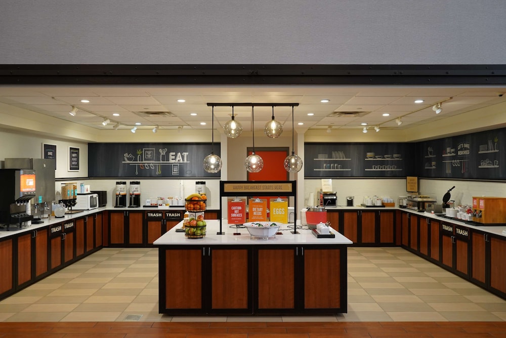 Hampton Inn & Suites Chicago Aurora - photo 29
