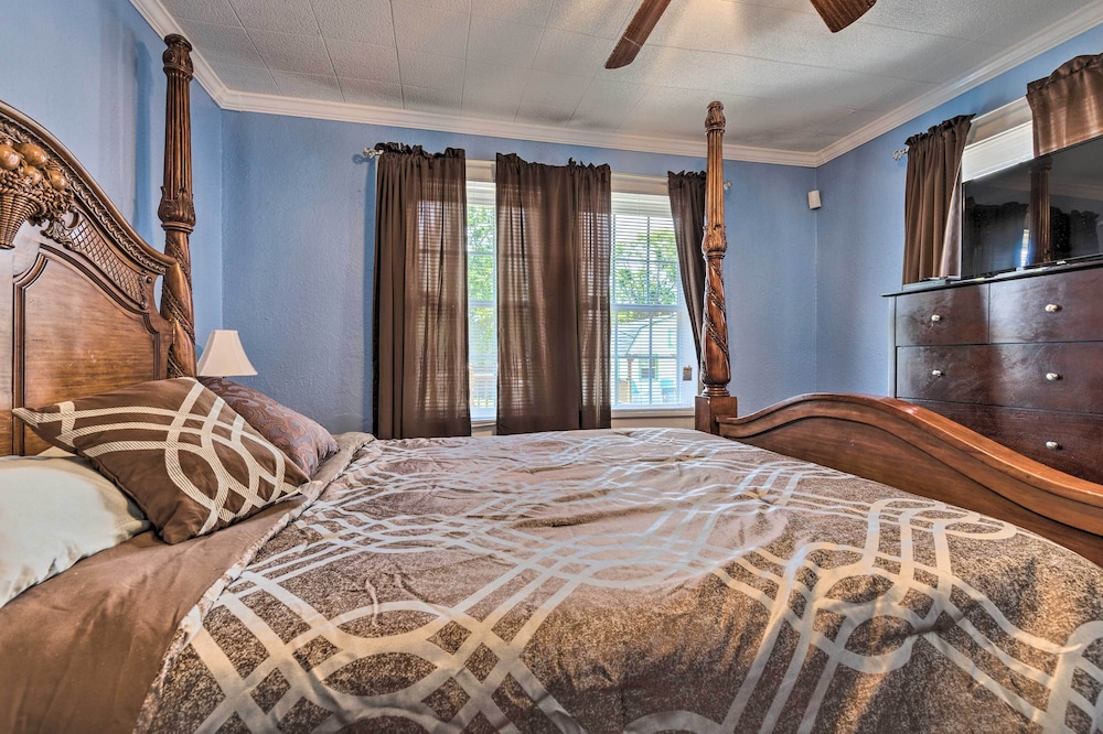 Cozy Gulfport Home Walk to Beach Marina and Casino - photo 5