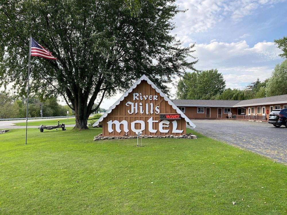 The River Hills Motel Algoma WI Near Door County - photo 14