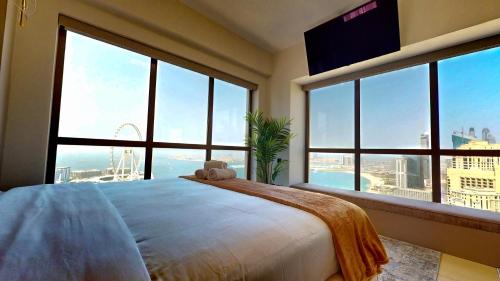Amazing views Dubai eye & Palm — 4-Star Luxury Hotel in Dubai, United Arab Emirates