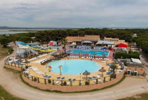 Mobilhome Vue Lac 4 Etoiles Lac Des Reves in Lattes, France