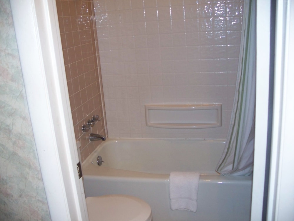 Castlewood Inn - photo 41