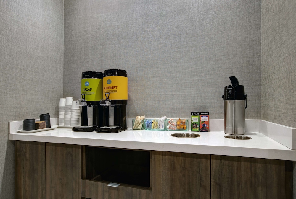 Home2 Suites by Hilton Milwaukee Downtown - photo 37
