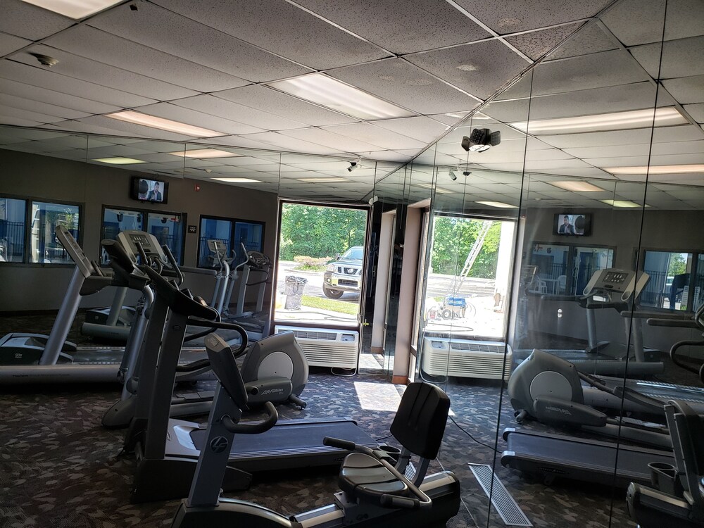 A Victory Hotel & Suites - photo 8