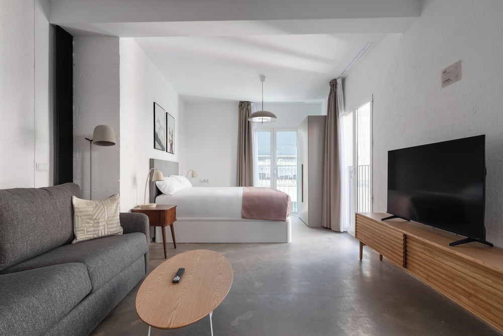 Limehome Almeria C Hernan Cortes — Almeria