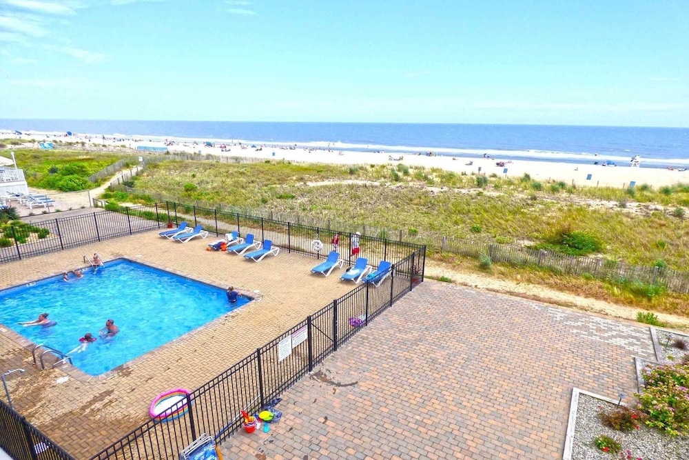 Towers 402 2 Bedroom Condo by RedAwning - photo 14
