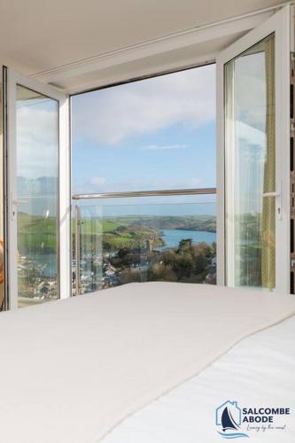 Ultimate Coastal Escape Stylish & Estuary Views — 4-Star Luxury Hotel in Salcombe, United Kingdom