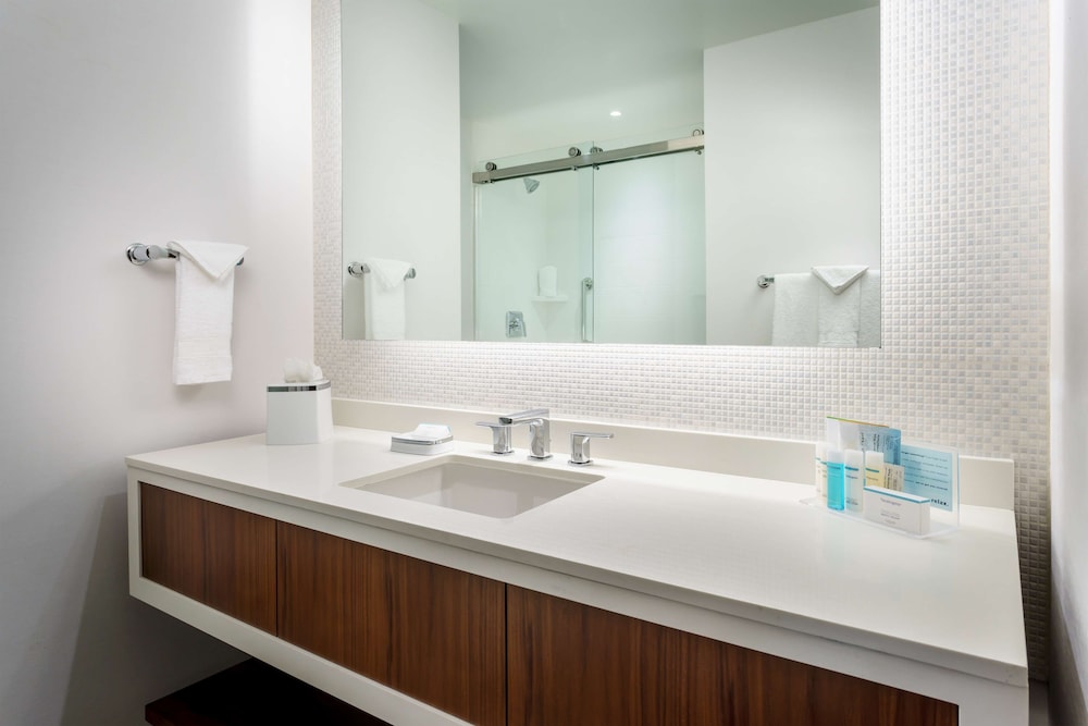 Hampton Inn & Suites Santa Monica - photo 38