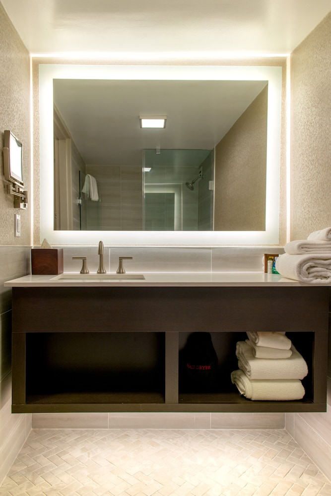 Crowne Plaza Executive Center Baton Rouge by IHG - photo 57